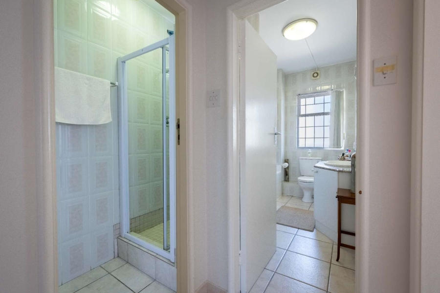 2 Bedroom Property for Sale in Sea Point Western Cape